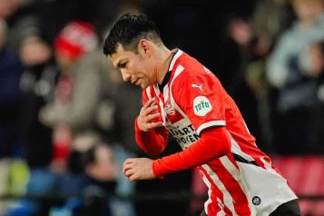 PSV dice adi&oacute;s al Chucky Lozano con goleada al Feyenoord