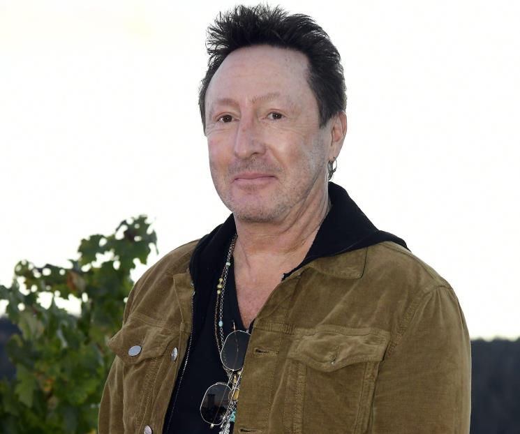 Operan de urgencia a Julian Lennon por cáncer de piel