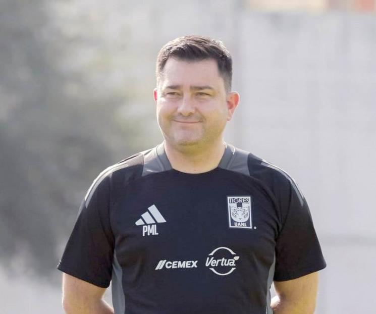 Pedro Martínez dirige su primer entrenamiento con Tigres Femenil