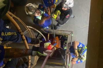 Resulta herido tras caer elevador en Mercado de Abastos