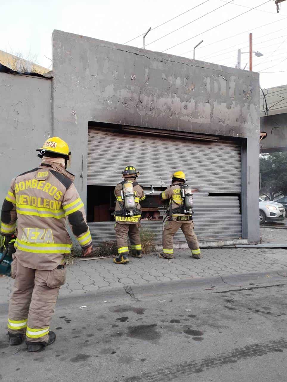 El incendio de una bodega abandonada en la Colonia Ferrocarrilera movilizó ayer a las autoridades, al norte del municipio de Monterrey, sin que se reportaran lesionados.