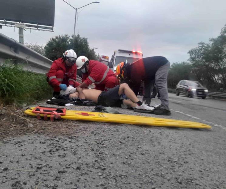 Resulta motociclista herido en estrellamiento