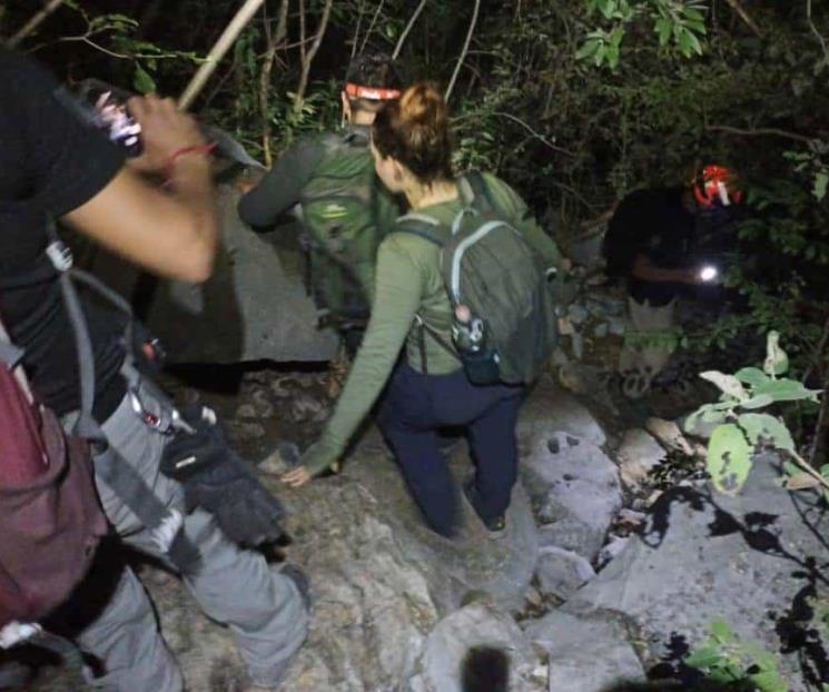 Rescatan a senderistas en el Cerro de la Silla