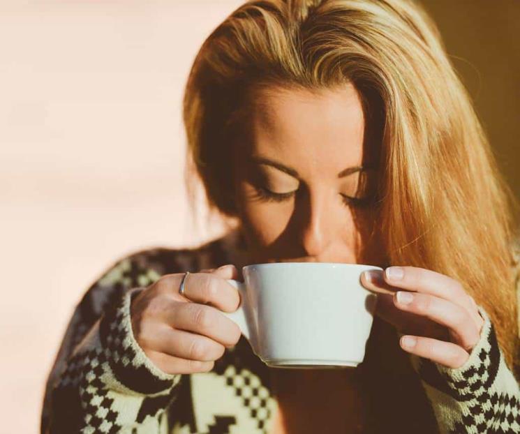 Por qué es benéfico tomar café por las mañanas