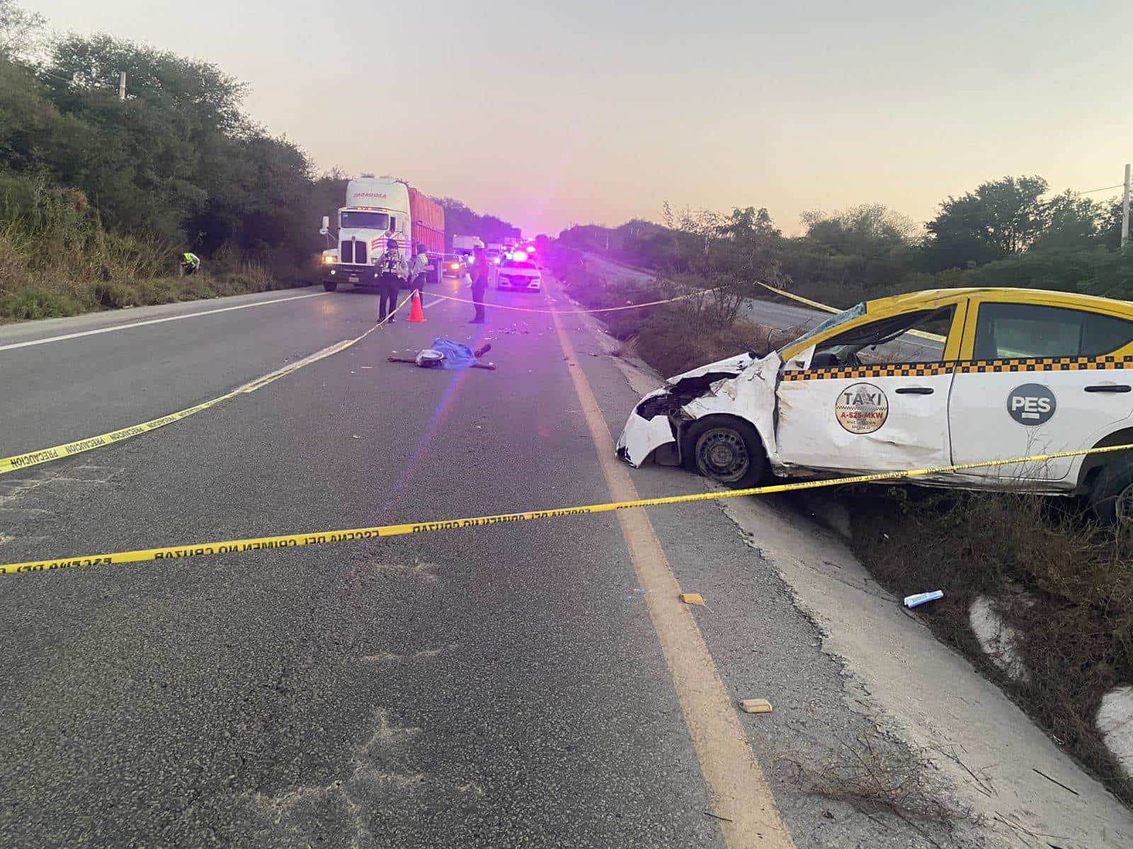 El conductor de un vehículo de alquiler luego de volcar su unidad y salir proyectado murió, al desplazarse a excesiva velocidad, al sur del estado.