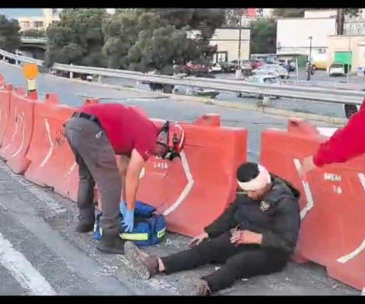 Derrapa en su moto y resulta herido