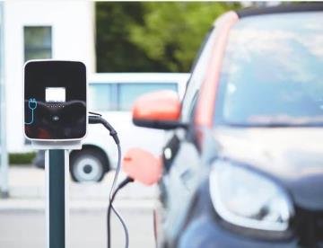 Antes de comprar, optan por rentar autos eléctricos