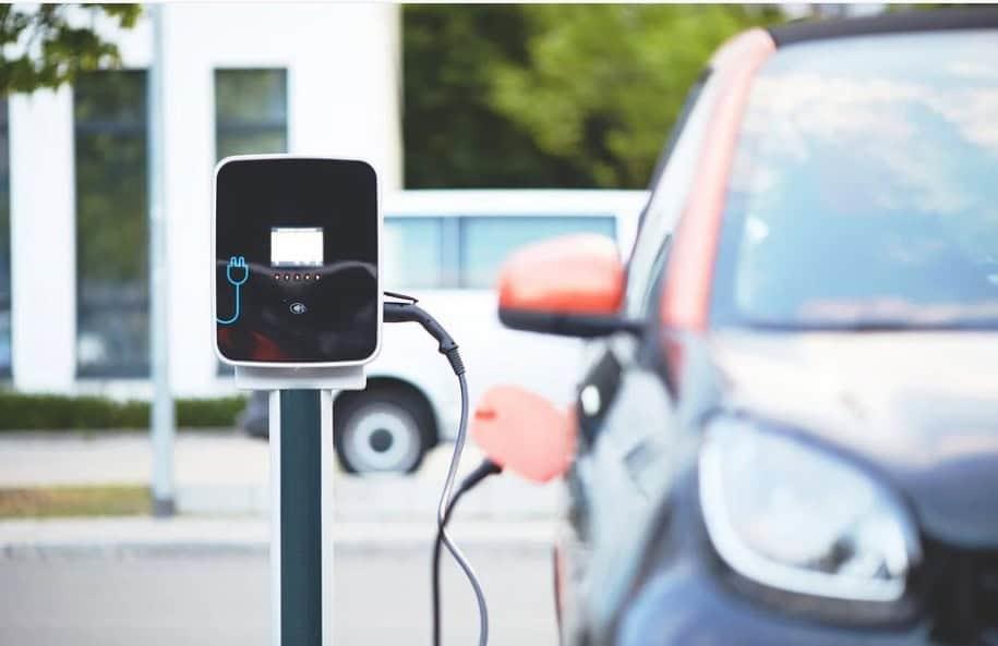 Antes de comprar, optan por rentar autos eléctricos