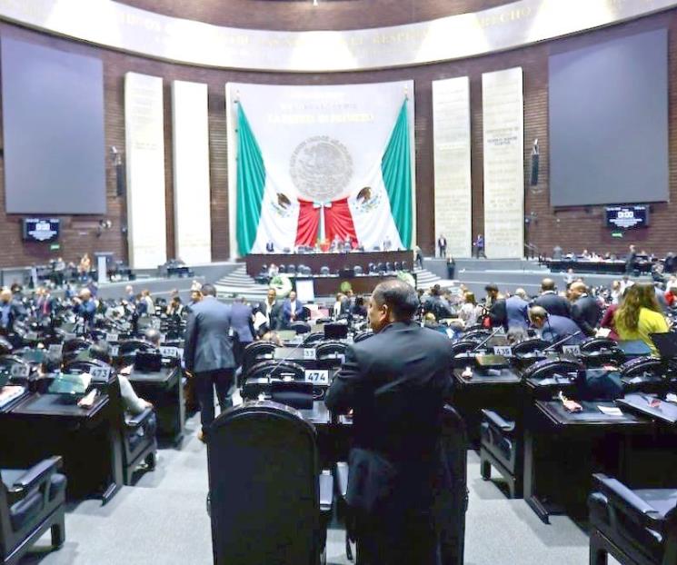 Diputados desechan reformas de AMLO: Monreal