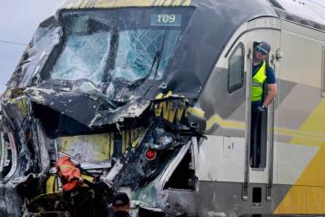 Chocan tren y carro de bomberos, en Florida
