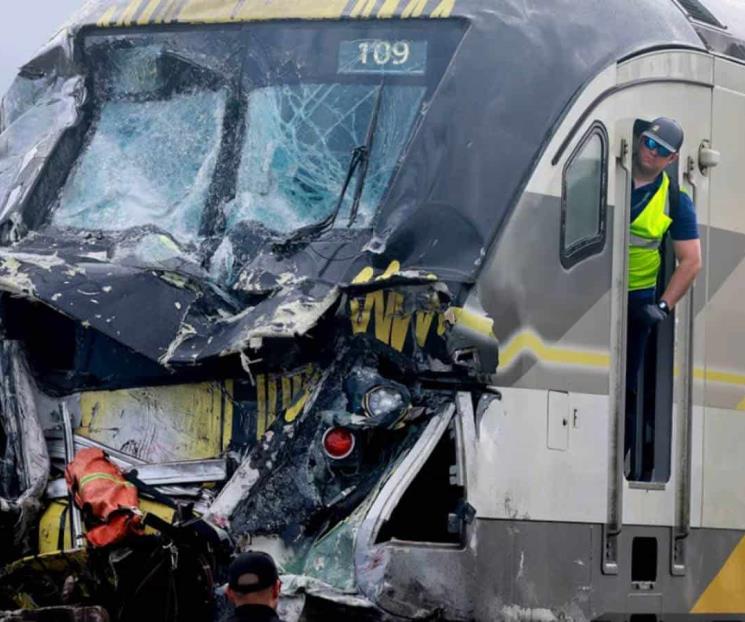 Chocan tren y carro de bomberos, en Florida