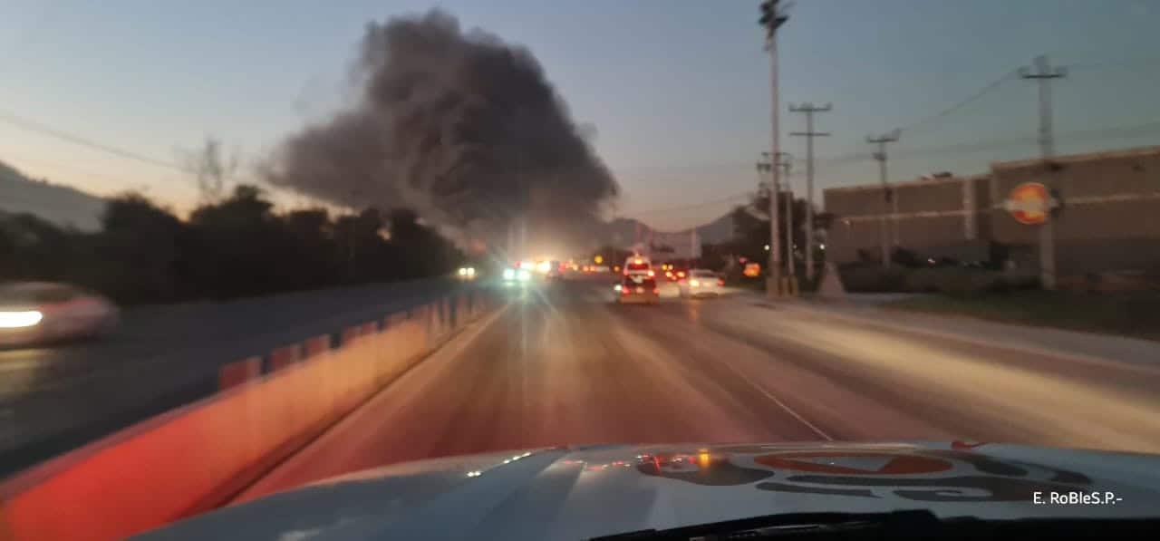 Arde corralón en El Carmen