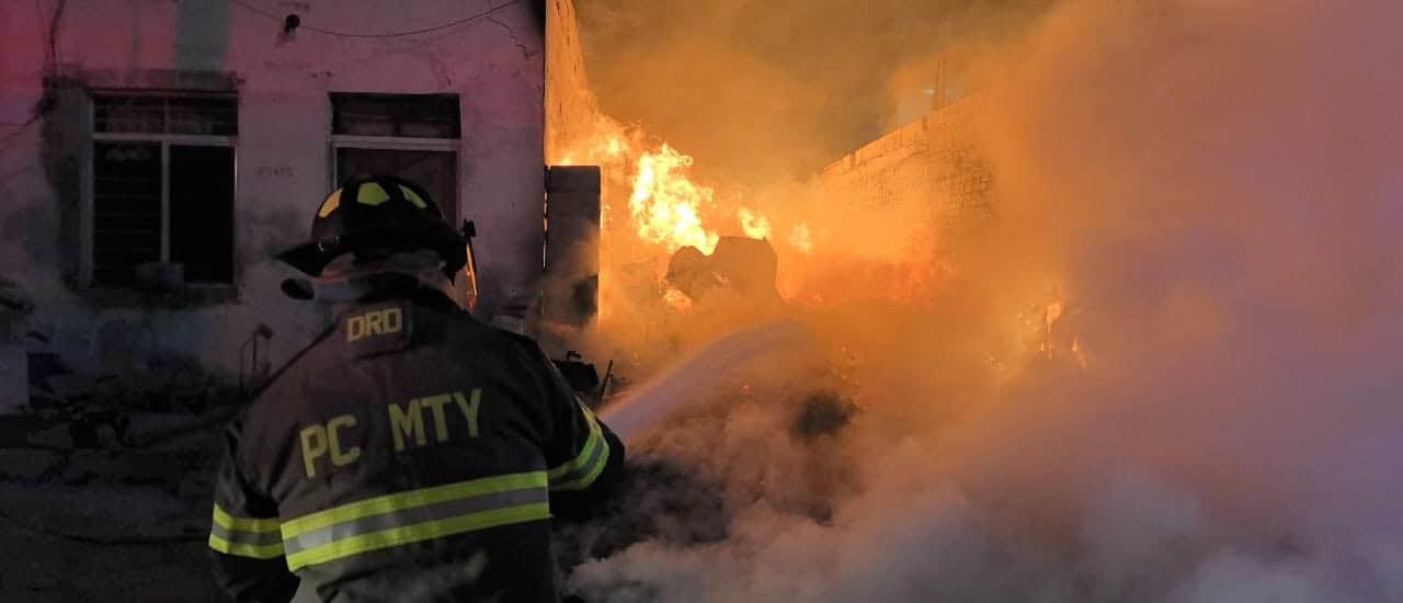 Alarman par de incendios en viviendas