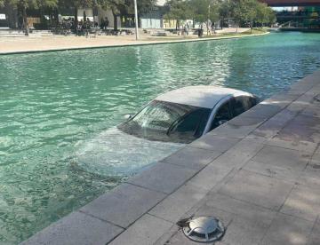 Automovilista pierde el control y termina en canal de Santa Lucía