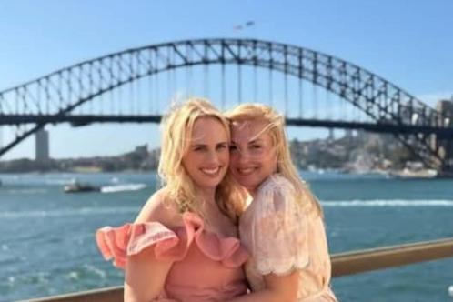 Se casa la comediante Rebel Wilson con su esposa en Sydney