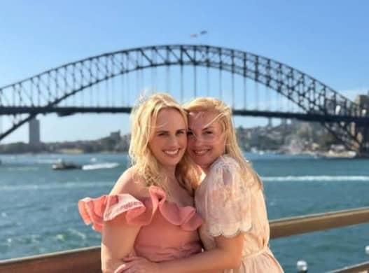 Se casa la comediante Rebel Wilson con su esposa en Sydney