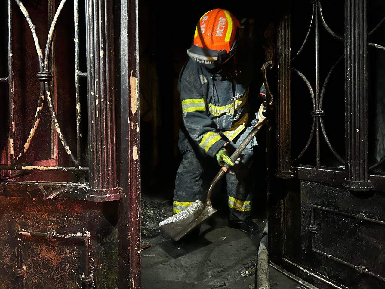 Una persona de la tercera edad sin vida y dos lesionados, dejó e incendio de un domicilio en el municipio de San Nicolás.