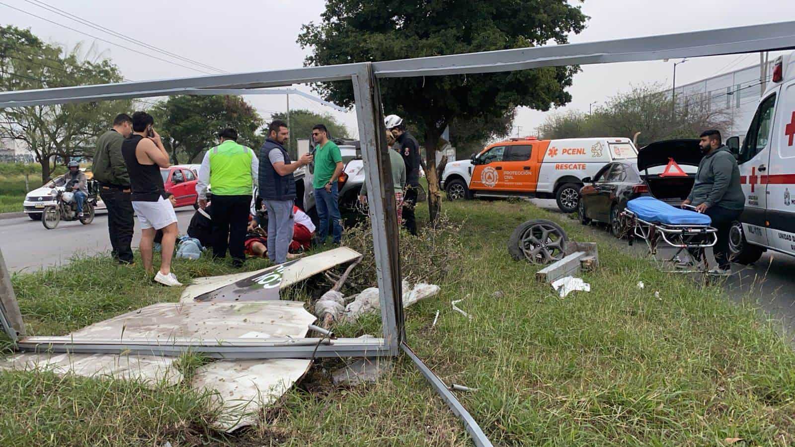 Dos lesionados dejó un choque volcadura, ayer en el municipio de Guadalupe.