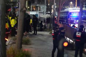 Investigadores intentan arrestar a Yoon