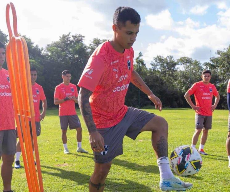 Hacen Rayados futbol en espacios reducidos en pretemporada