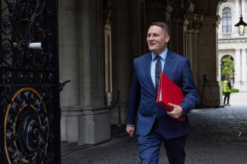Responde gobierno brit&aacute;nico a cr&iacute;ticas de Musk