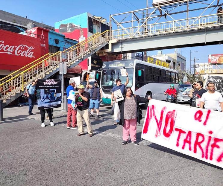 Realizan mitin contra el ´tarifazo´; bloquean avenida