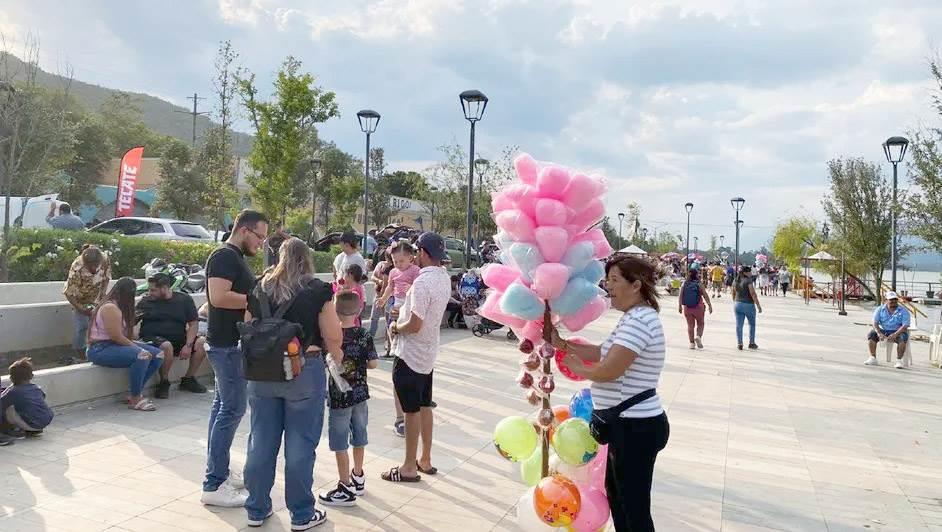 Aprovechan familias el último día de vacaciones