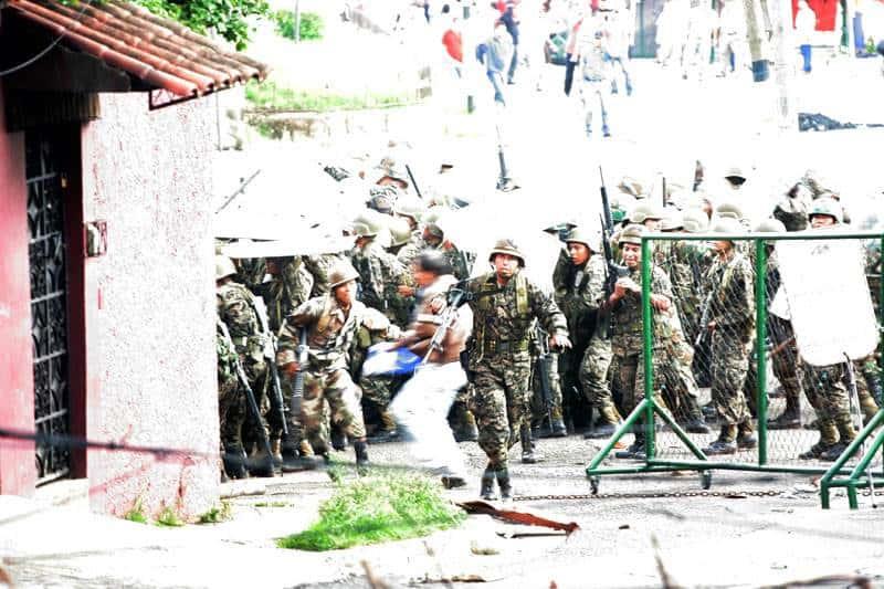 Detienen a exjefe militar por golpe de Estado en Honduras