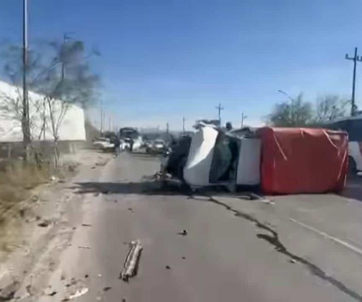 Deja volcadura dos lesionados