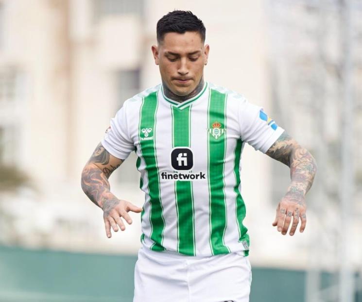 Podría reforzar Ezequiel Ávila del Betis a Rayados