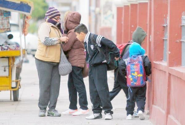 Descartan suspender regreso a clases por el frío