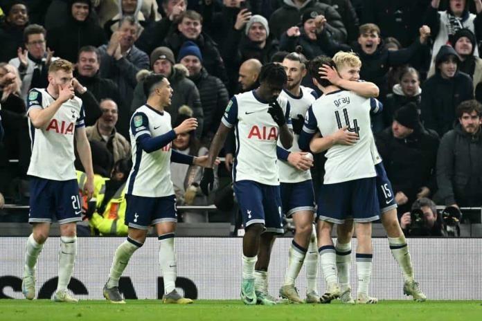 Aventaja Tottenham sobre Liverpool en Copa de la Liga