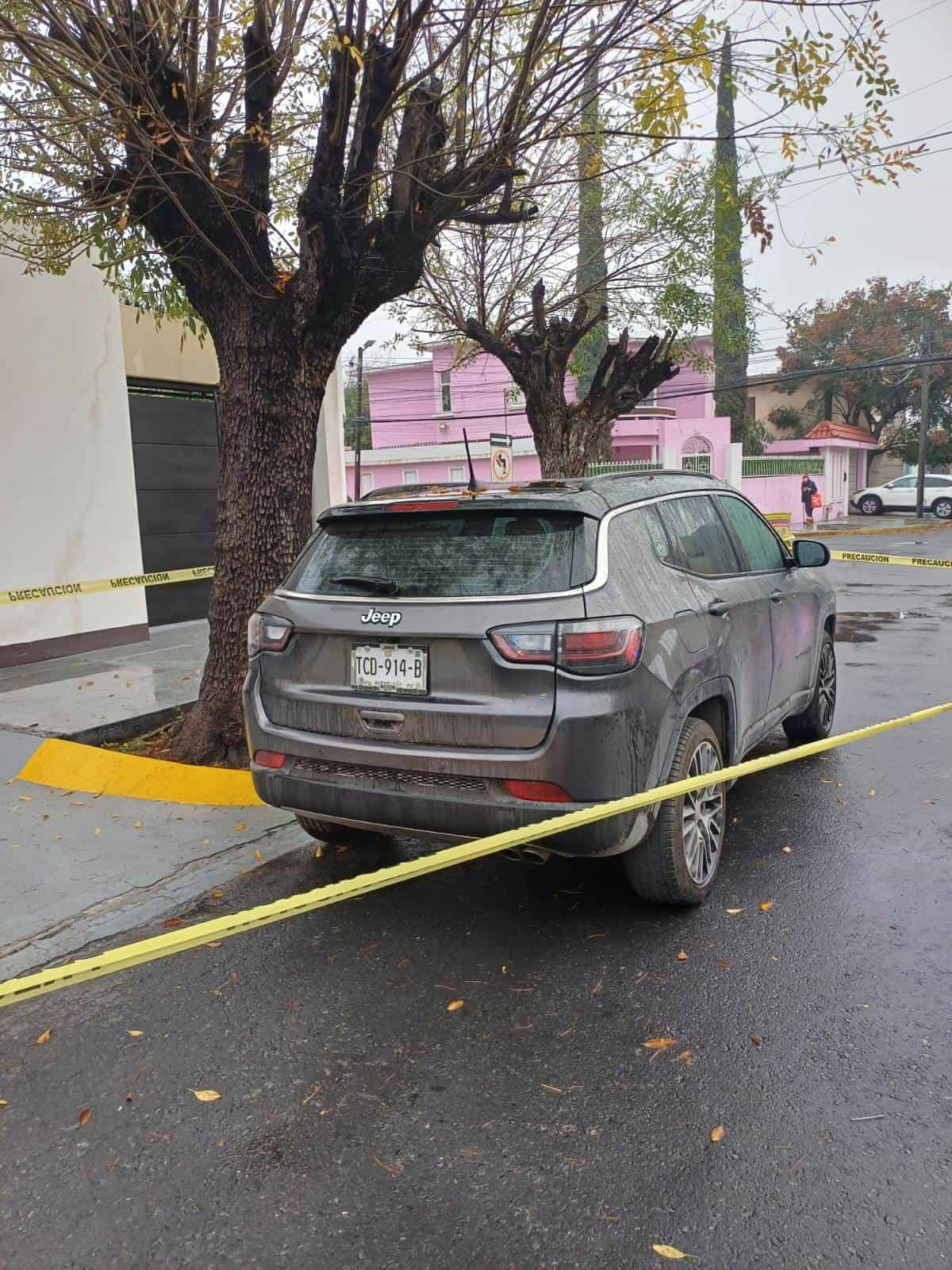 Luego de ser robada en navidad en la Colonia Roma, una camioneta fue localizada el jueves frente a la cochera de un domicilio a unas cuadras de donde se la habían llevado, al sur de Monterrey.