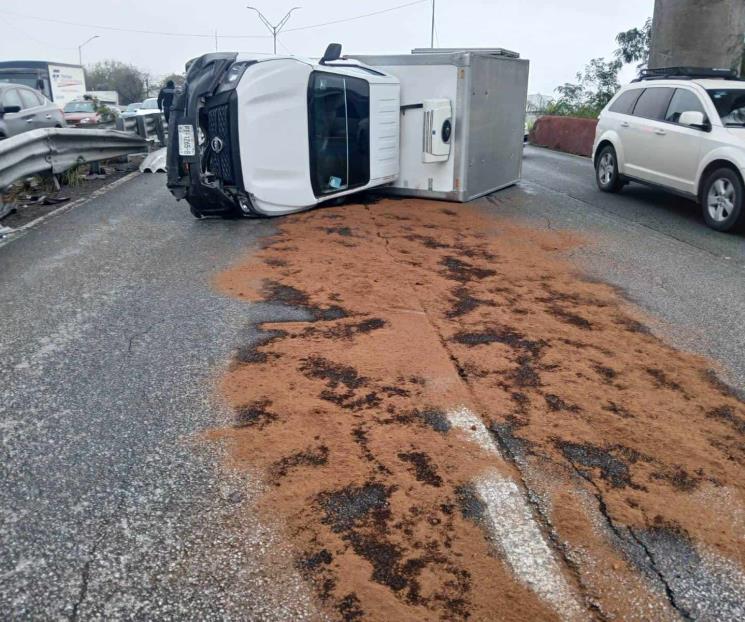 Resulta lesionado en volcadura