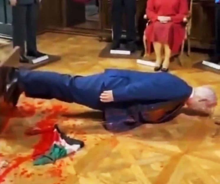 Destrozan figura de Netanyahu en Museo de Cera de CDMX