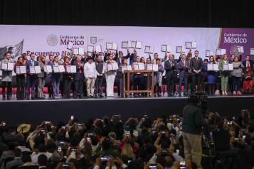 Sheinbaum llama a invertir en obras de agua y caminos de paz