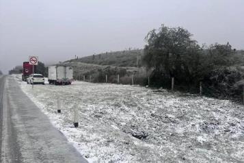 Cierran Carretera a Laredo por caída de hielo