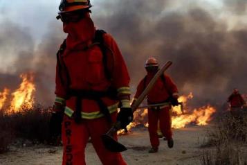 Intentan Bomberos contener nuevo incendio en Los &Aacute;ngeles